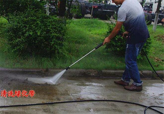 高压清洗机清洗绿化带