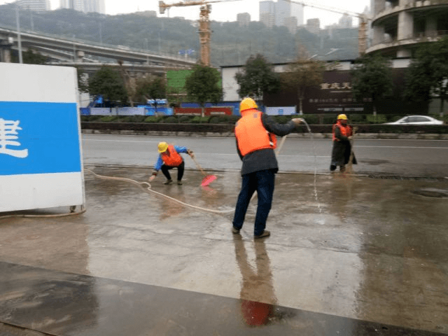 每个大门进出口均配备高压冲洗机
