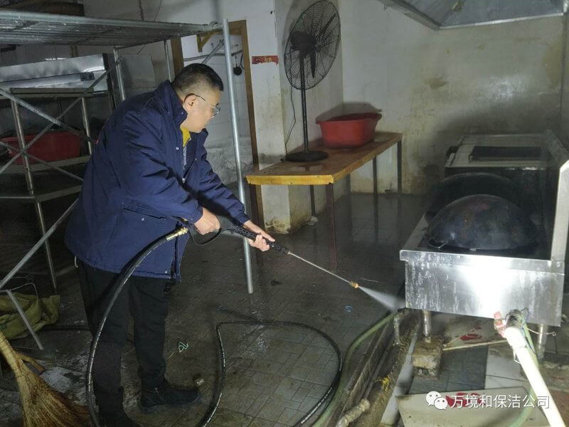 领导亲临现场从基层感受实际困难并提出解决方案