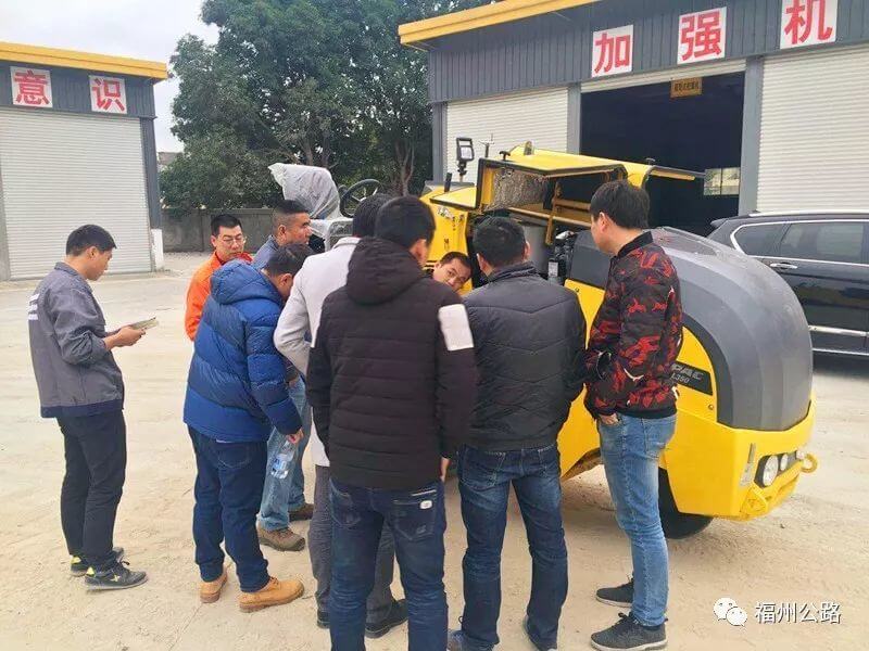 新采购的无尘开槽机、高压清洗机、铣刨机等陆续到位